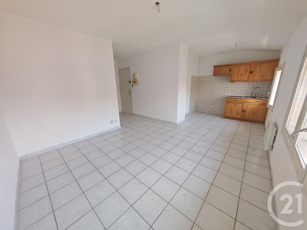 À louer, appartement situé au 2 étage d'un petit immeubl....