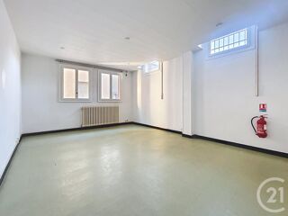  Appartement à louer 4 pièces 130 m²
