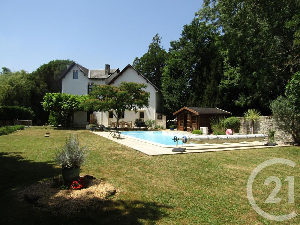 vente Maison - 7 pièce(s) - 192 m² Brioux-sur-Boutonne (79170)