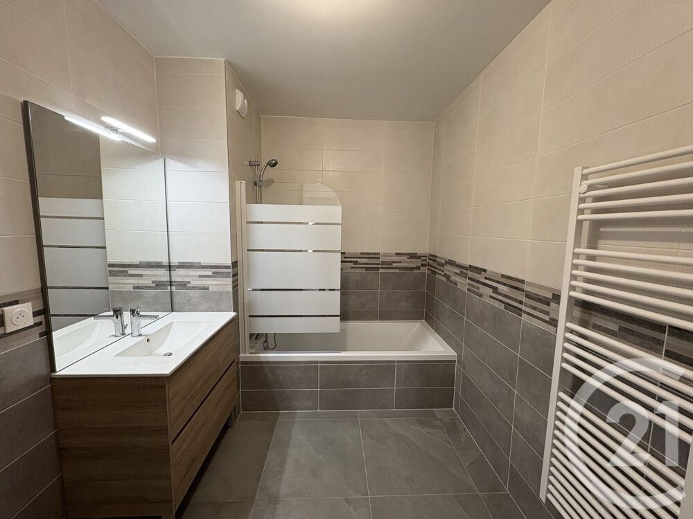location Appartement - 3 pièce(s) - 70 m² Rumilly (74150)