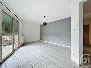  Appartement à louer 5 pièces 116 m²