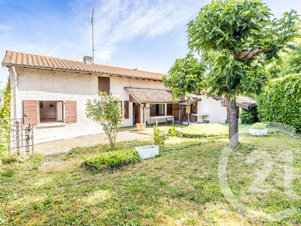 Idéalement située sur la commune de Frans, cette maison ....