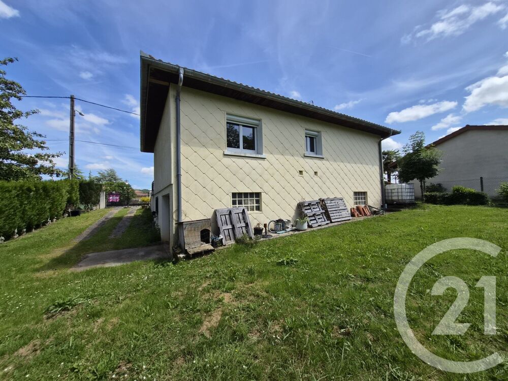 Nichée dans le charmant village de Galan, cette maison d....