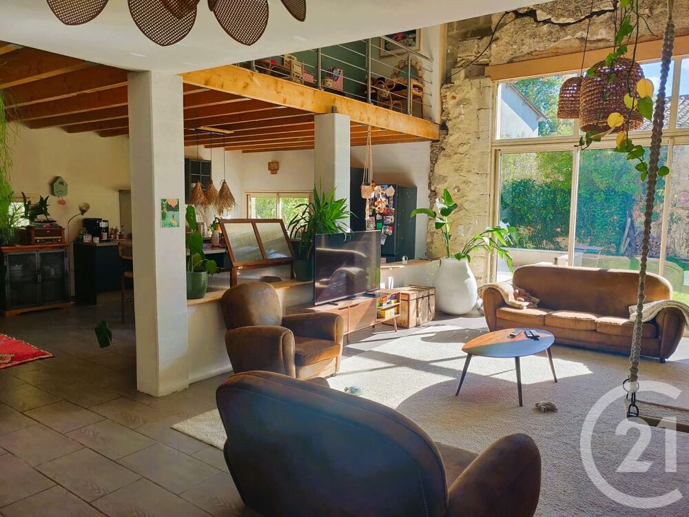 Découvrez cette magnifique maison alliant le charme de l....