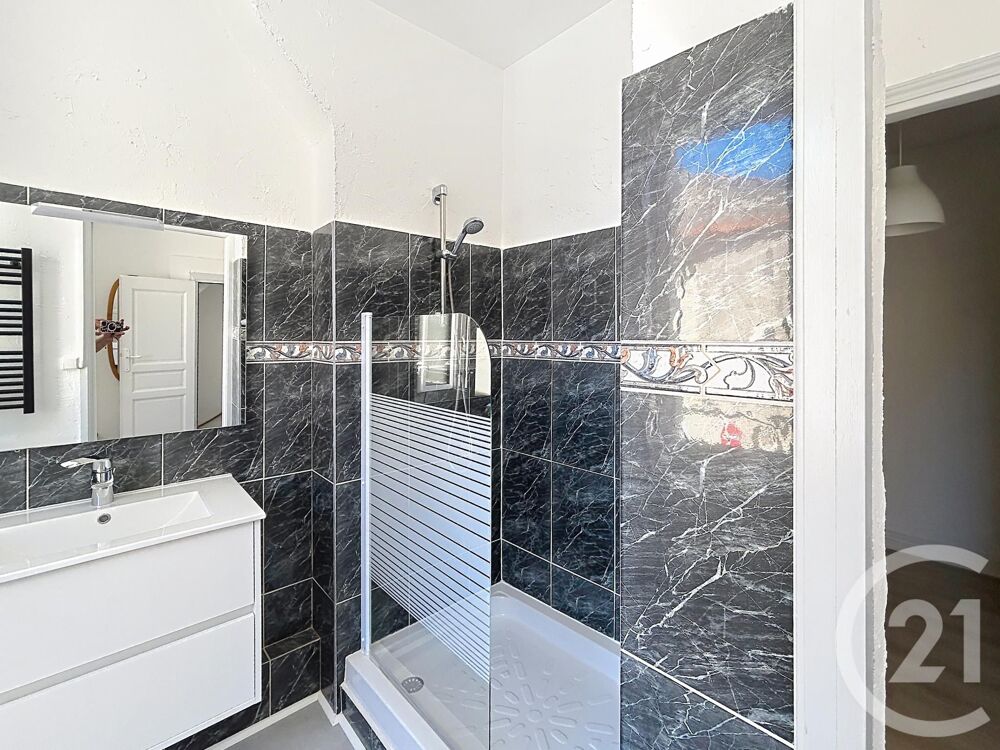 A VENDRE, SAINT LAURENT DE LA SALANQUE, en plein c½ur du....