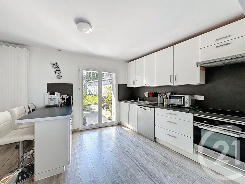 Maison familiale rénovée 157 m² Décines Jardin avec te....