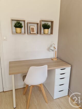  Appartement à louer 5 pièces 82 m²