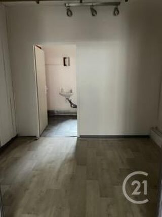  Appartement à louer 2 pièces 65 m²
