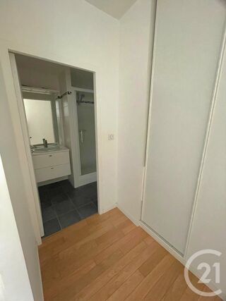  Appartement à louer 4 pièces 113 m²