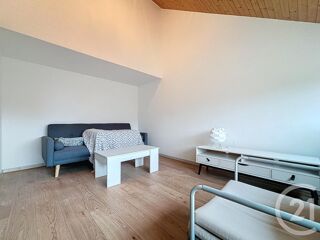  Appartement à louer 5 pièces 100 m²