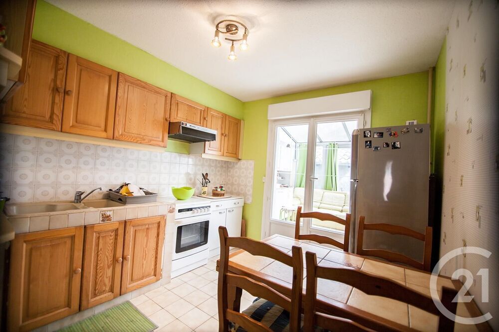 À Castres, dans un quartier calme et résidentiel, maison....