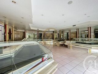  Appartement à louer 8 pièces 150 m² Lure