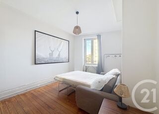  Appartement à louer 3 pièces 77 m²