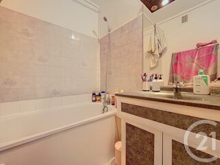  Appartement à louer 4 pièces 63 m²