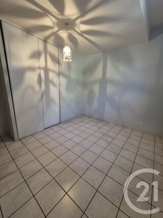  Appartement � louer 3 pi�ces 77 m�