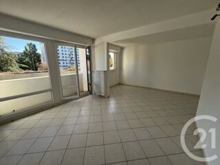  Appartement à louer 3 pièces 76 m²