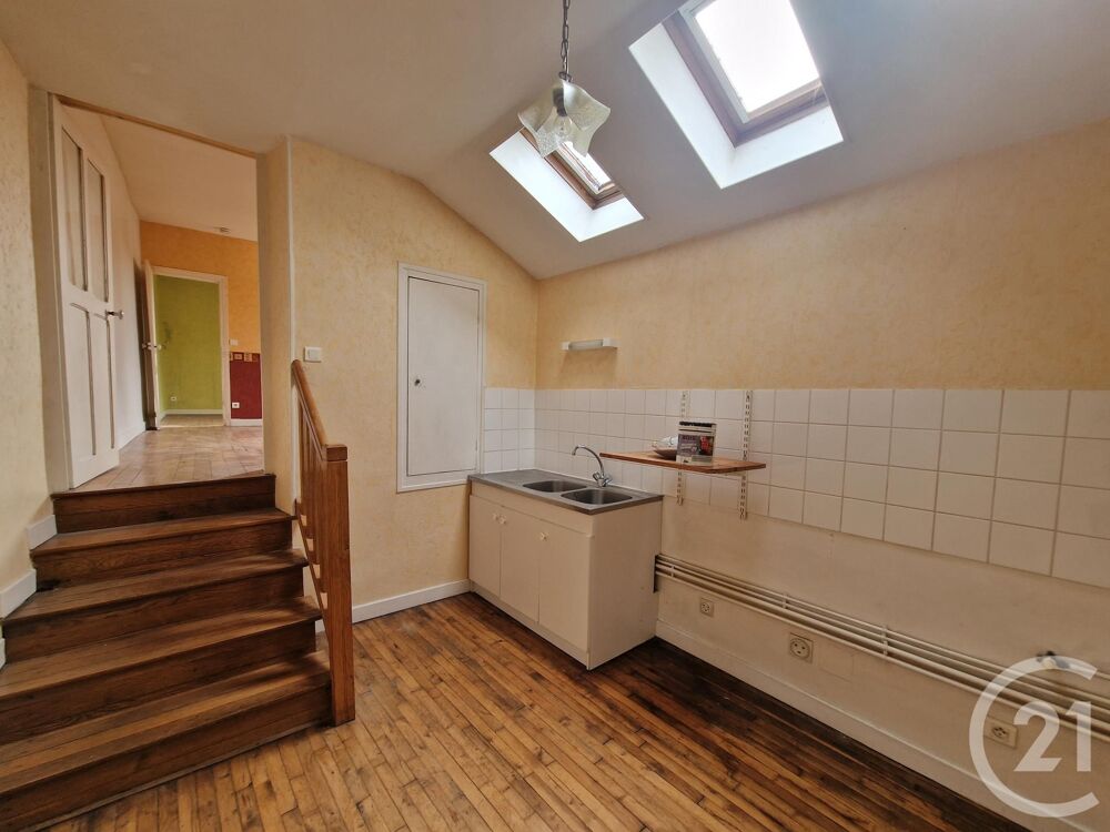 Au c½ur de St Pierre le Moutier avec cet appartement lum....