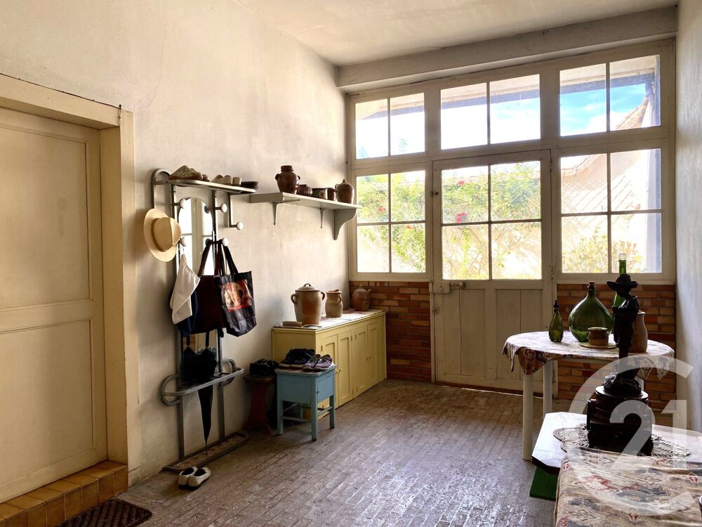 Située en plein c½ur de Saint-Amand-en-Puisaye, cette ma....