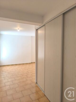  Appartement � louer 3 pi�ces 77 m�