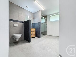  Appartement à louer 3 pièces 82 m²