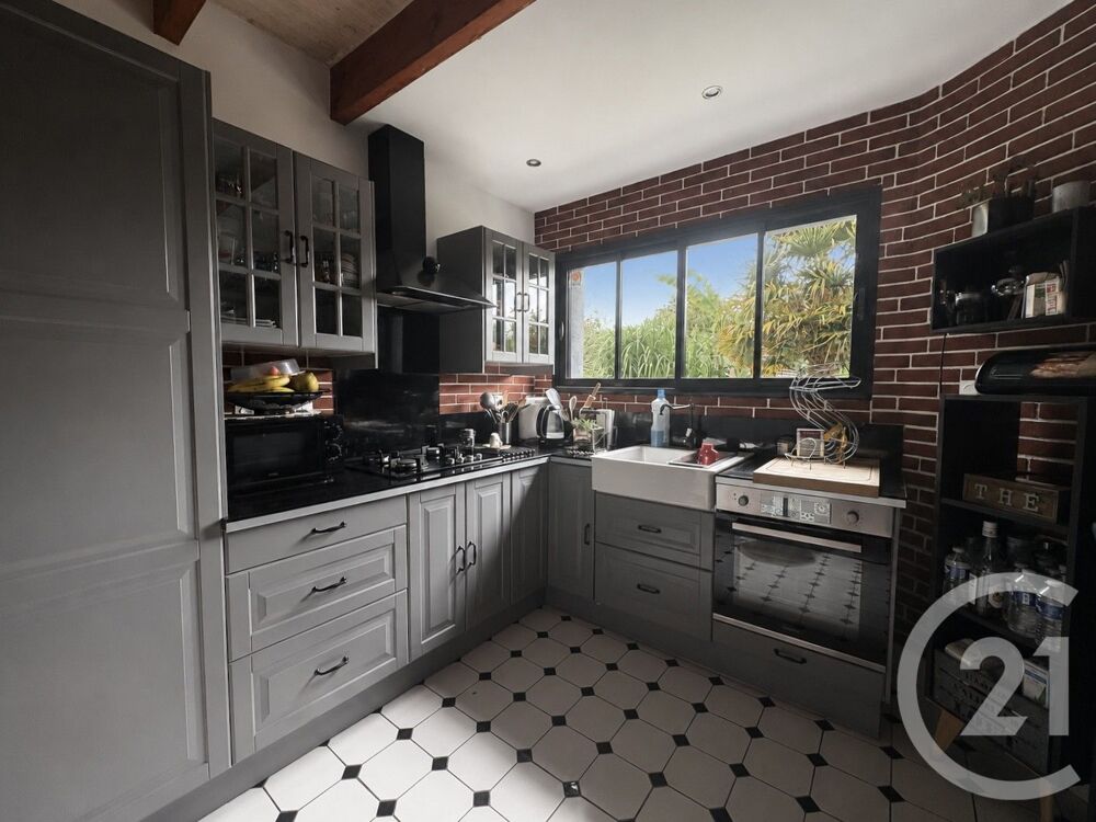 CENTURY 21 DUFEIL INVEST vous propose cette maison récen....