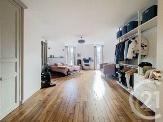  Appartement à louer 4 pièces 137 m²