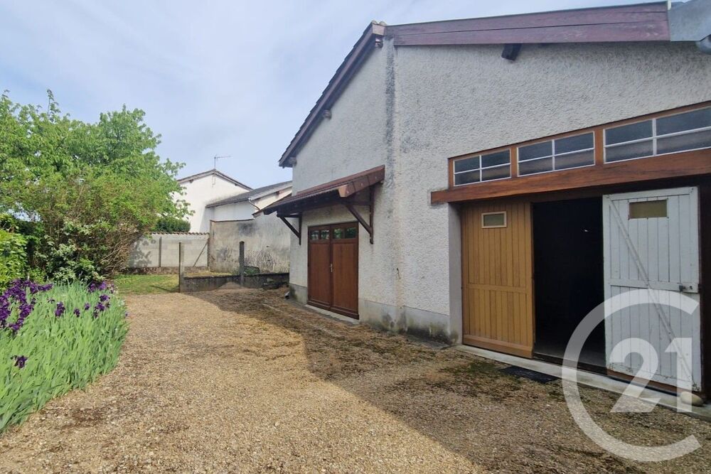 Située sur la commune prisée de Massieux, à seulement un....