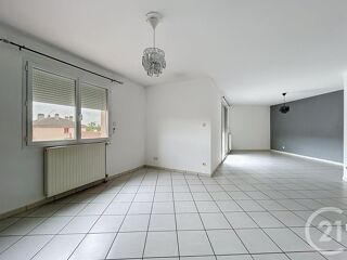  Appartement à louer 5 pièces 116 m²