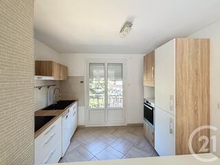  Appartement à louer 4 pièces 75 m²
