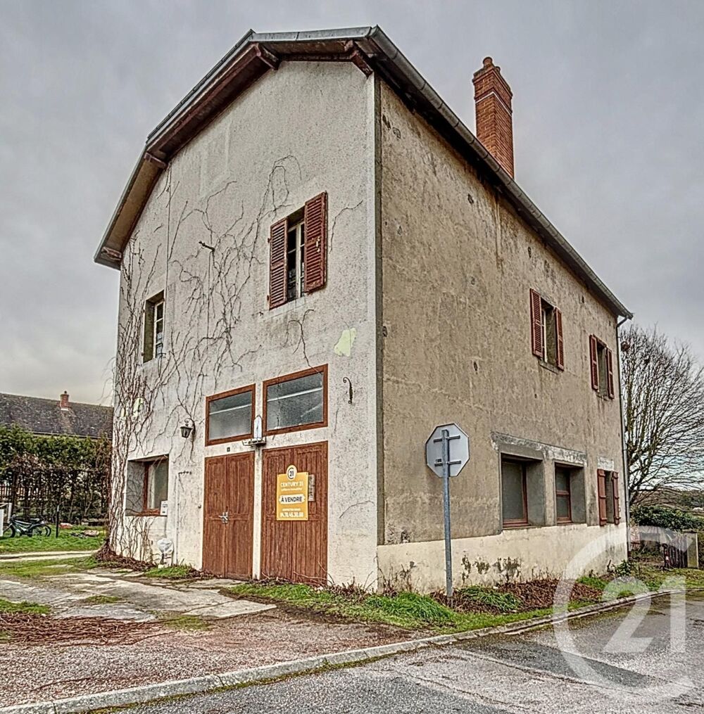 Maison 13 pièces 280 m² · à Chatel de Neuvre · 280 m² · 55 000 €