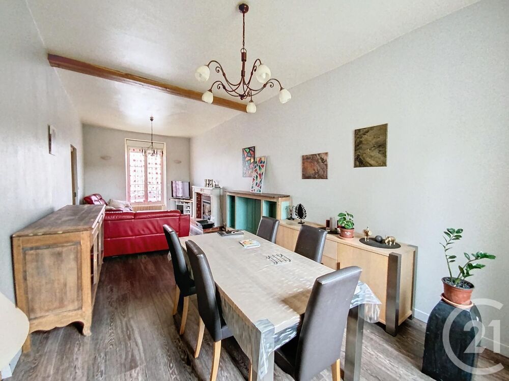 Venez découvrir cette jolie maison de caractère, rénovée....