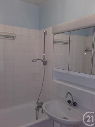  Appartement à louer 3 pièces 69 m²