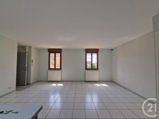  Appartement à louer 4 pièces 67 m²