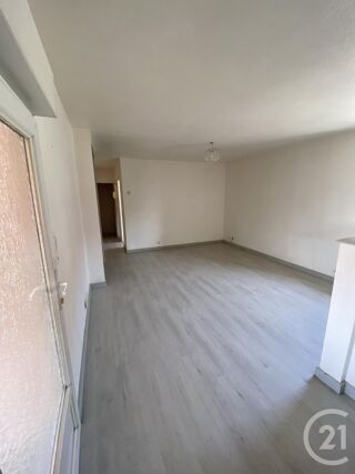 Appartement à louer 3 pièces 55 m²