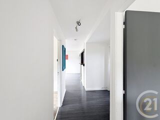  Appartement à louer 4 pièces 63 m²