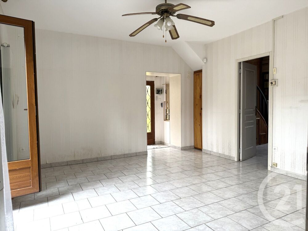 Située au c½ur du village de NARCY, cette maison de 3 pi....