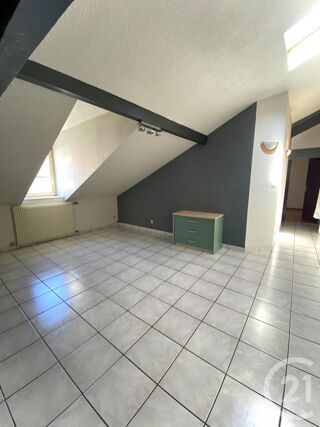  Appartement à louer 4 pièces 94 m²