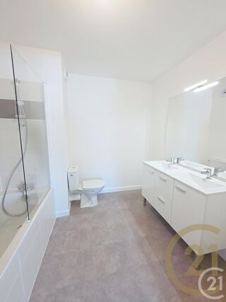  Appartement à louer 5 pièces 115 m²