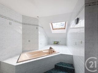  Appartement à louer 5 pièces 154 m²