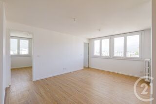  Appartement à louer 4 pièces 67 m²