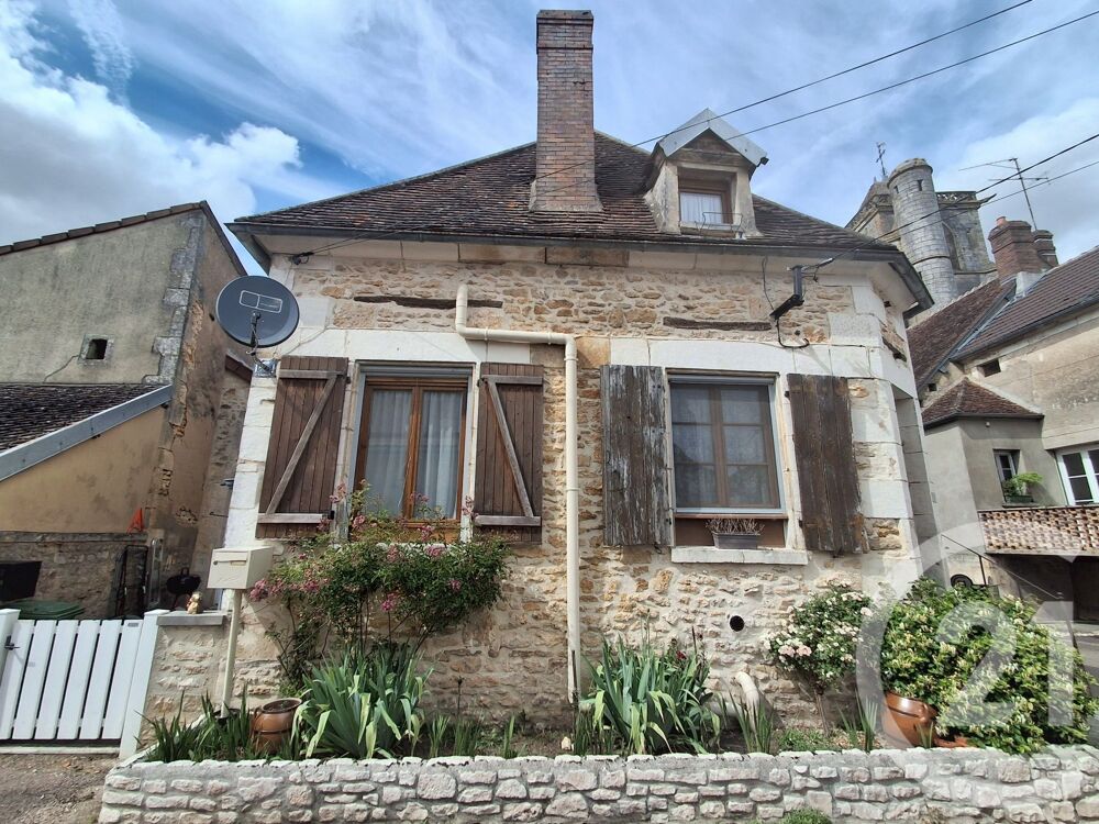 Nichée au c½ur du village d'ÉtaislaSauvin, cette maison ....