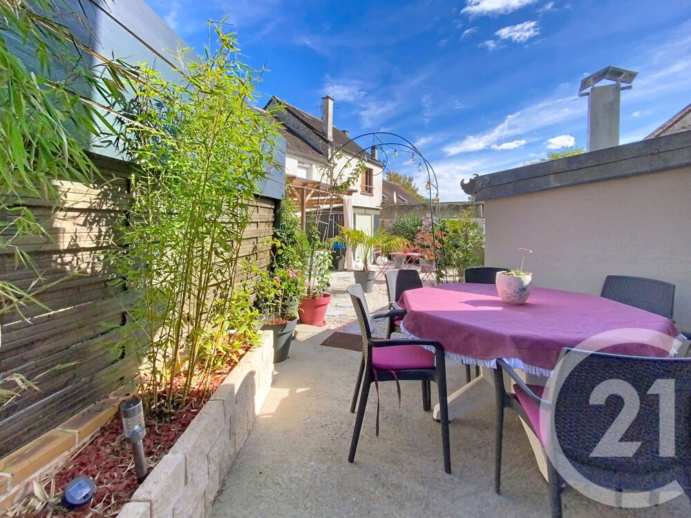 Venez découvrir cette jolie maison d'environ 70 m², enti....