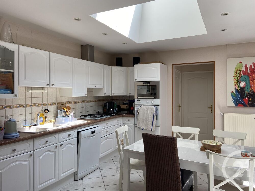Venez découvrir cette maison ancienne entièrement rénové....