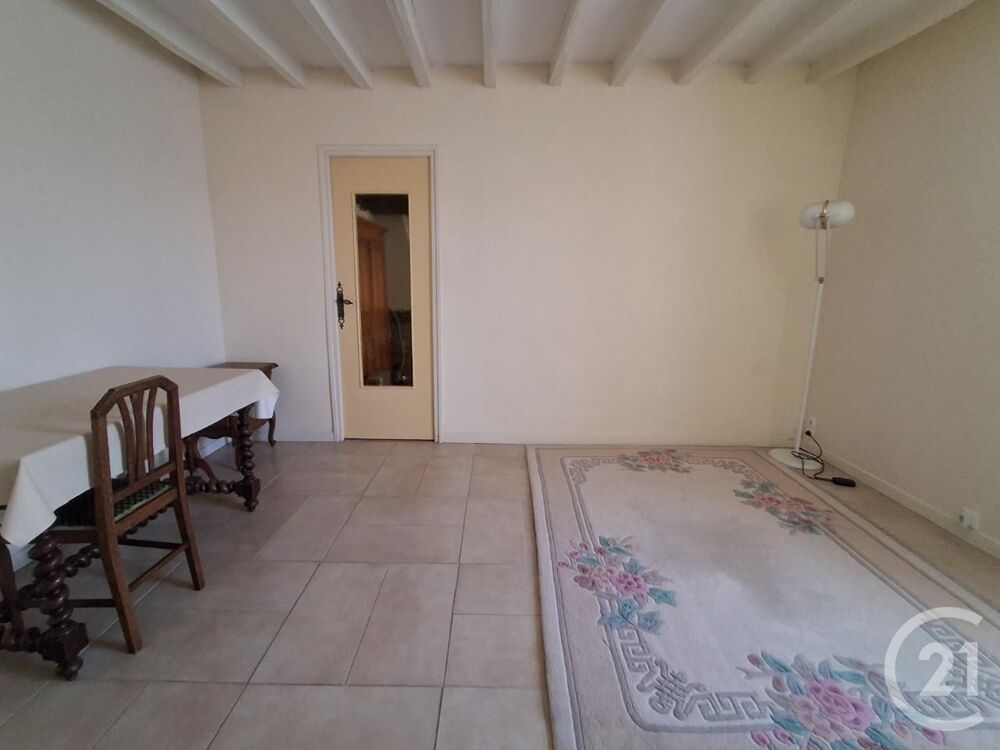 Nichée dans un hameau paisible de Sougères-en-Puisaye, c....