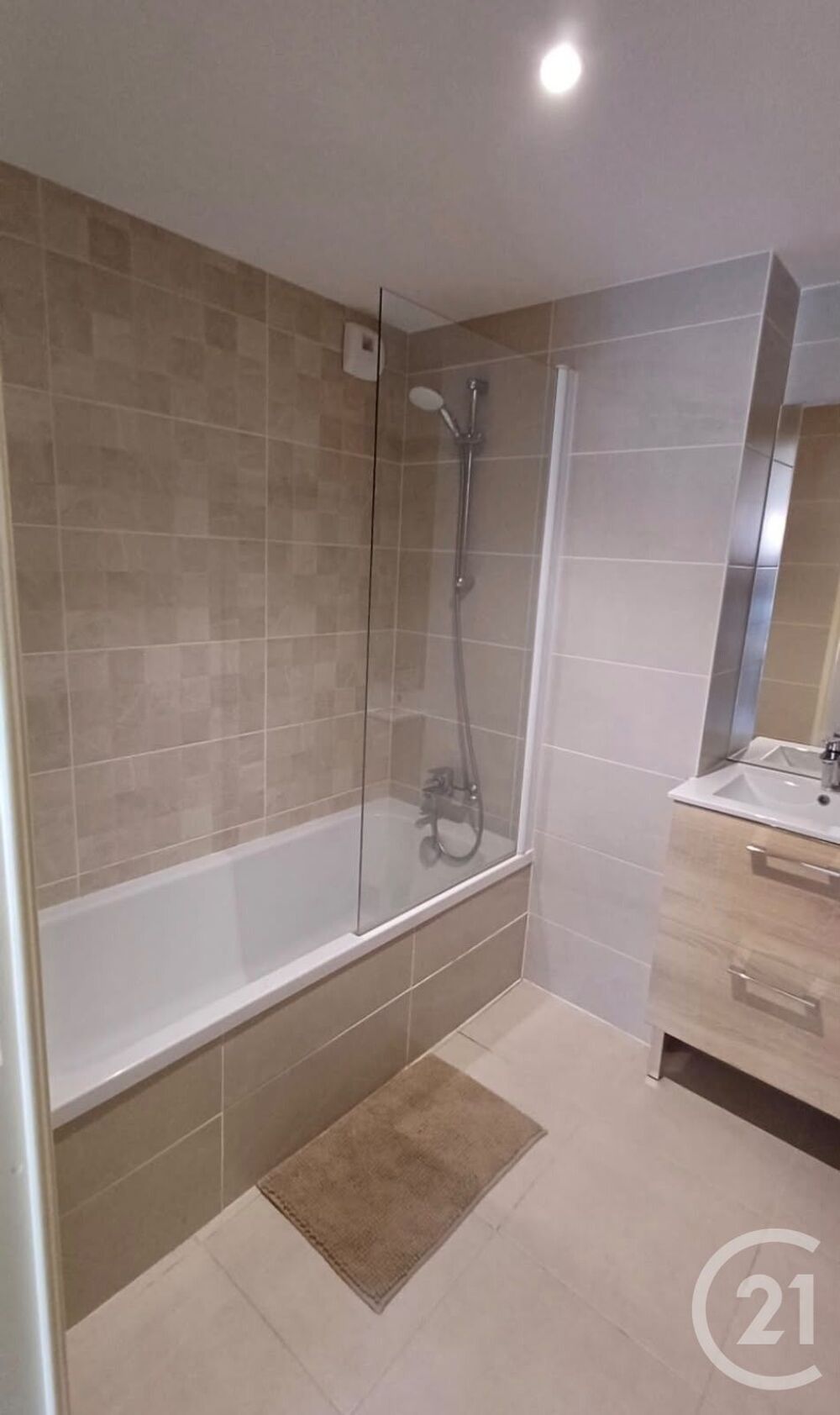 location Appartement - 3 pièce(s) - 63 m² Nice (06300)