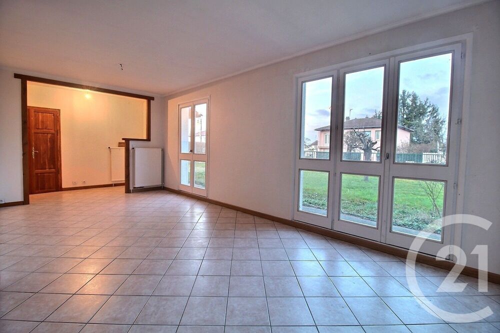 NIEVROZ Maison de plain-pied, cadre paisible et accès p....