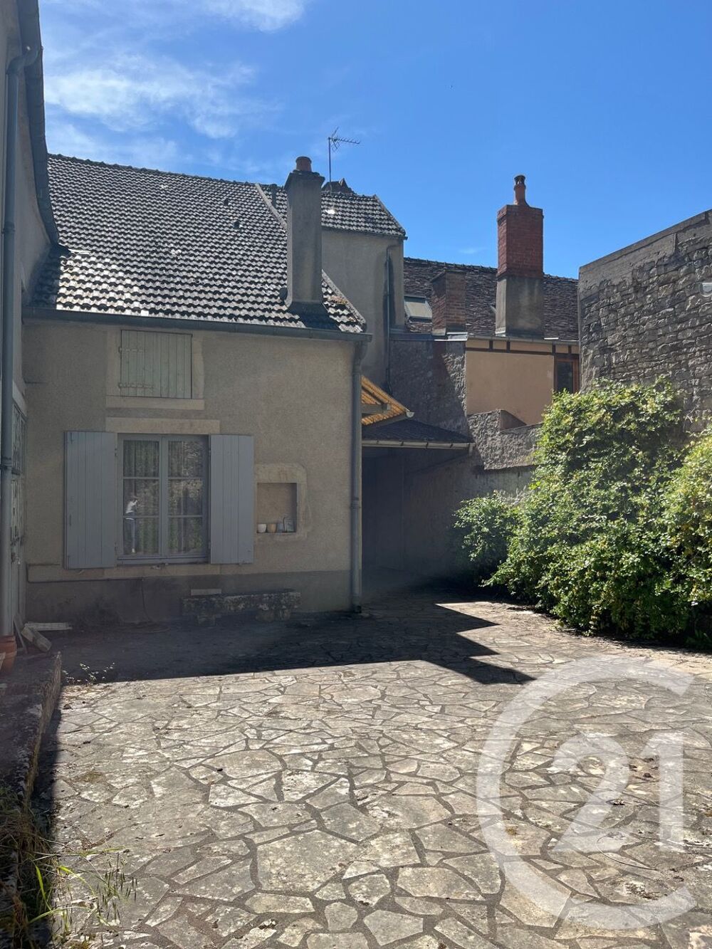 Proche centre ville Maison sur 2 niveaux d'une surface h....
