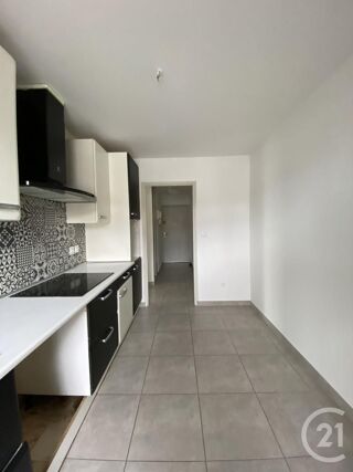  Appartement à louer 3 pièces 125 m²