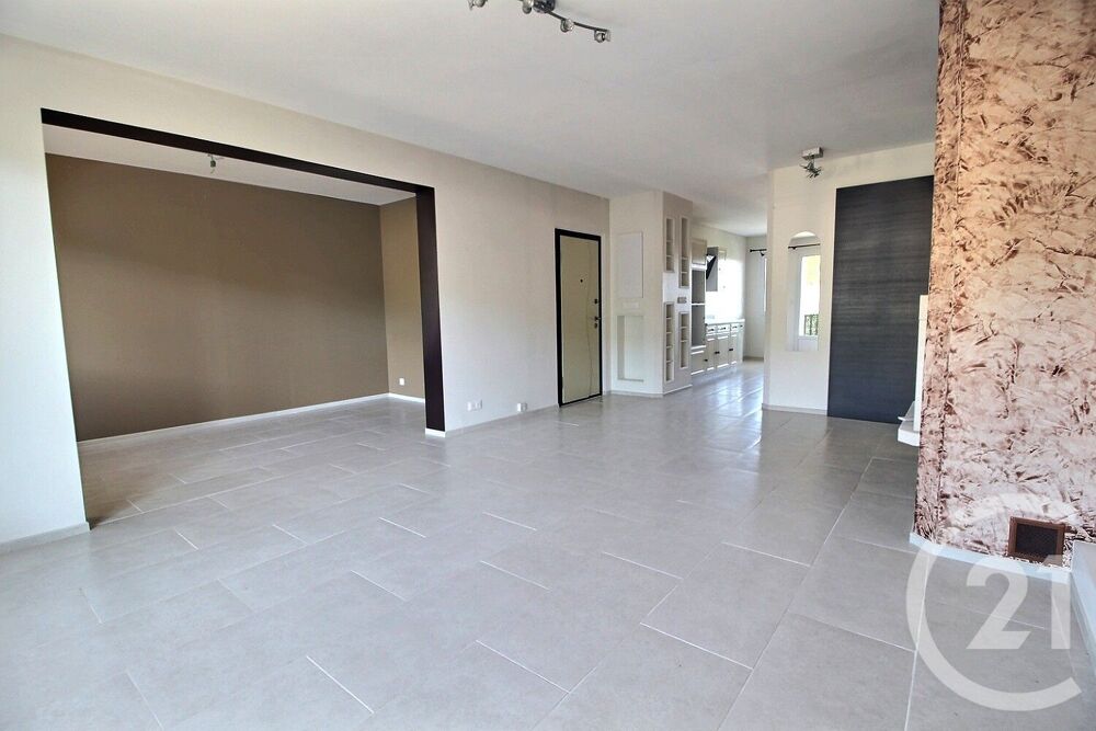 **LA BOISSE Appartement T3 de 79 m² avec balcons, cave ....