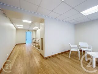  Appartement à louer 1 pièce 82 m²
